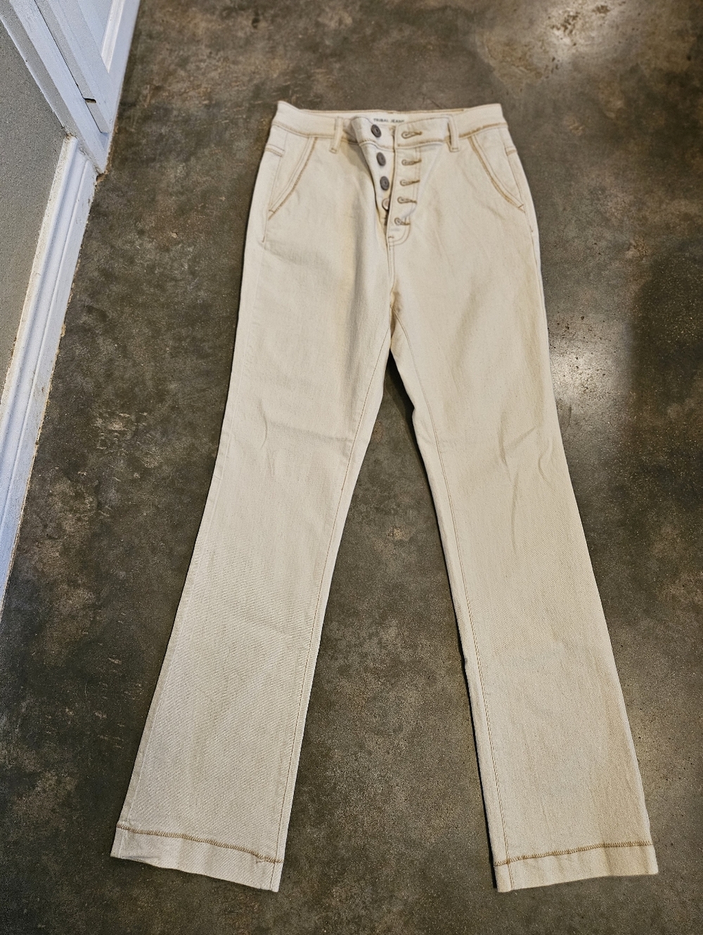 New, No Tag Tribal Jeans Button Fly Ivory Denim Tan Stitching Jeans 4